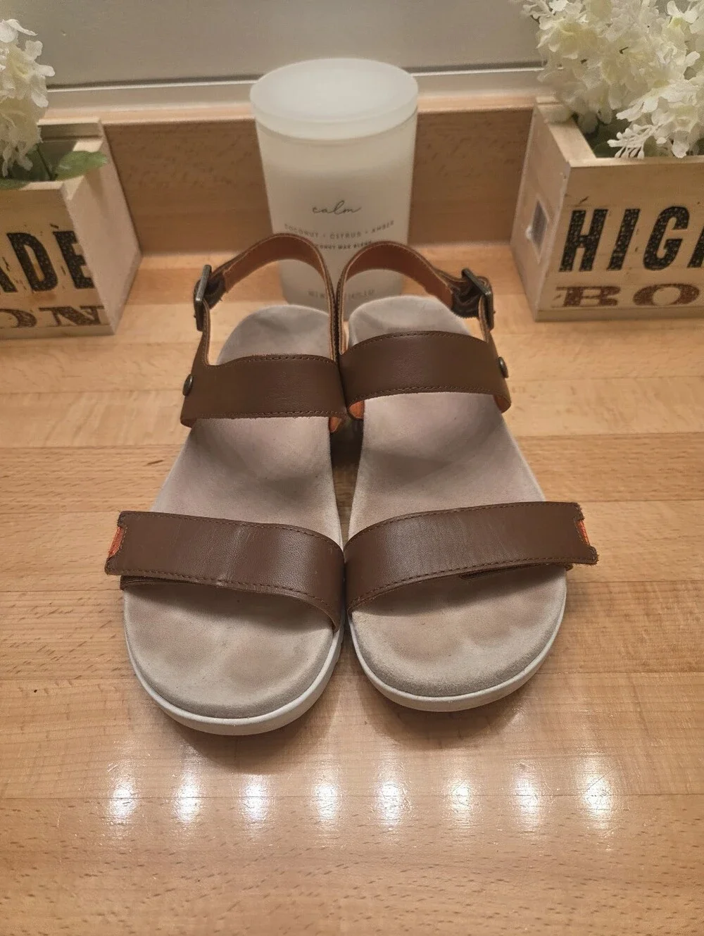 Kuru Glide Sandals Walnut Brown Leather  Women's Size 9